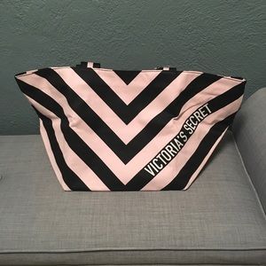 NWT VICTORIAS SECRET  current tote 2019